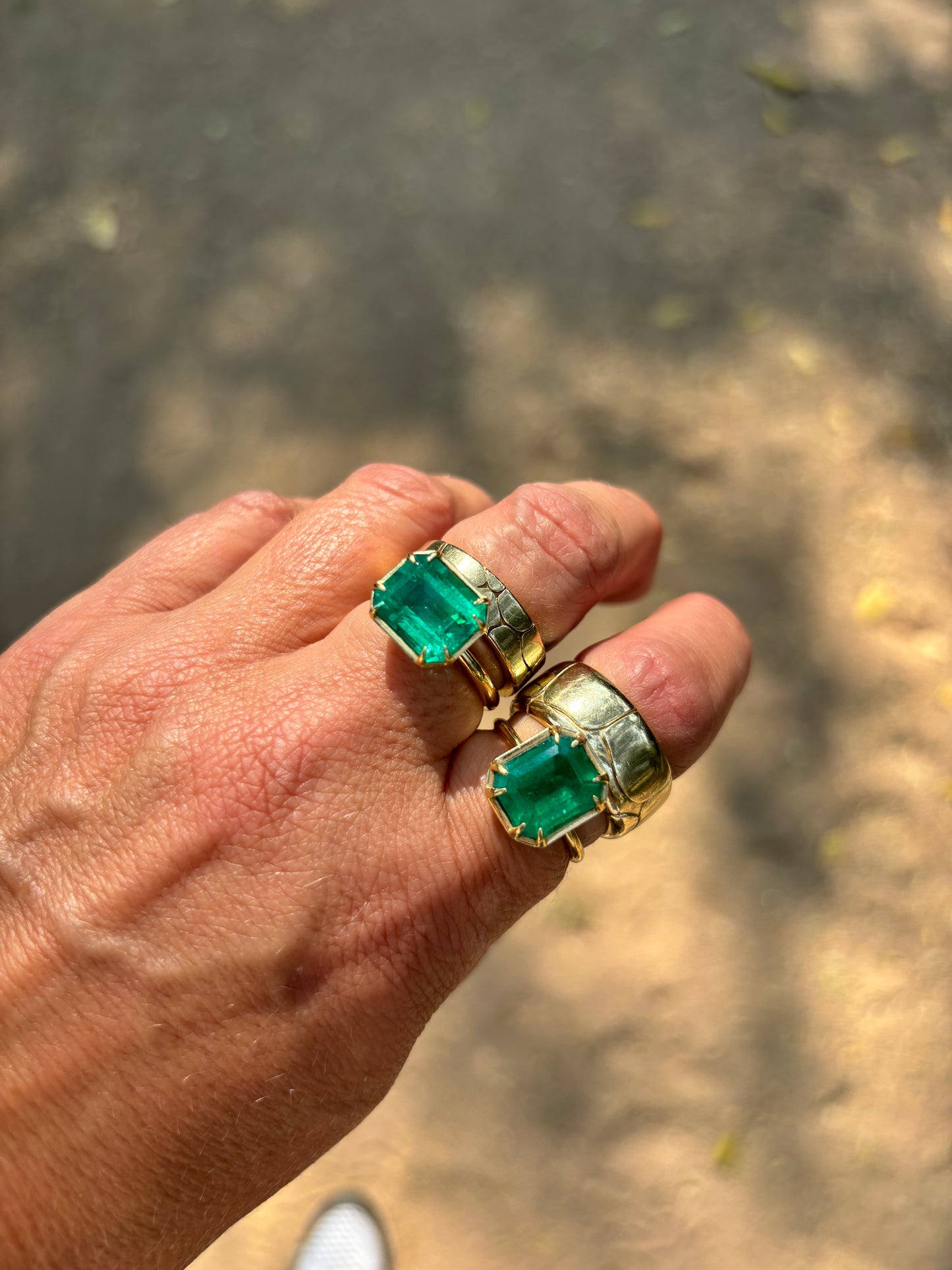 Solitaire Ring E/W Emerald