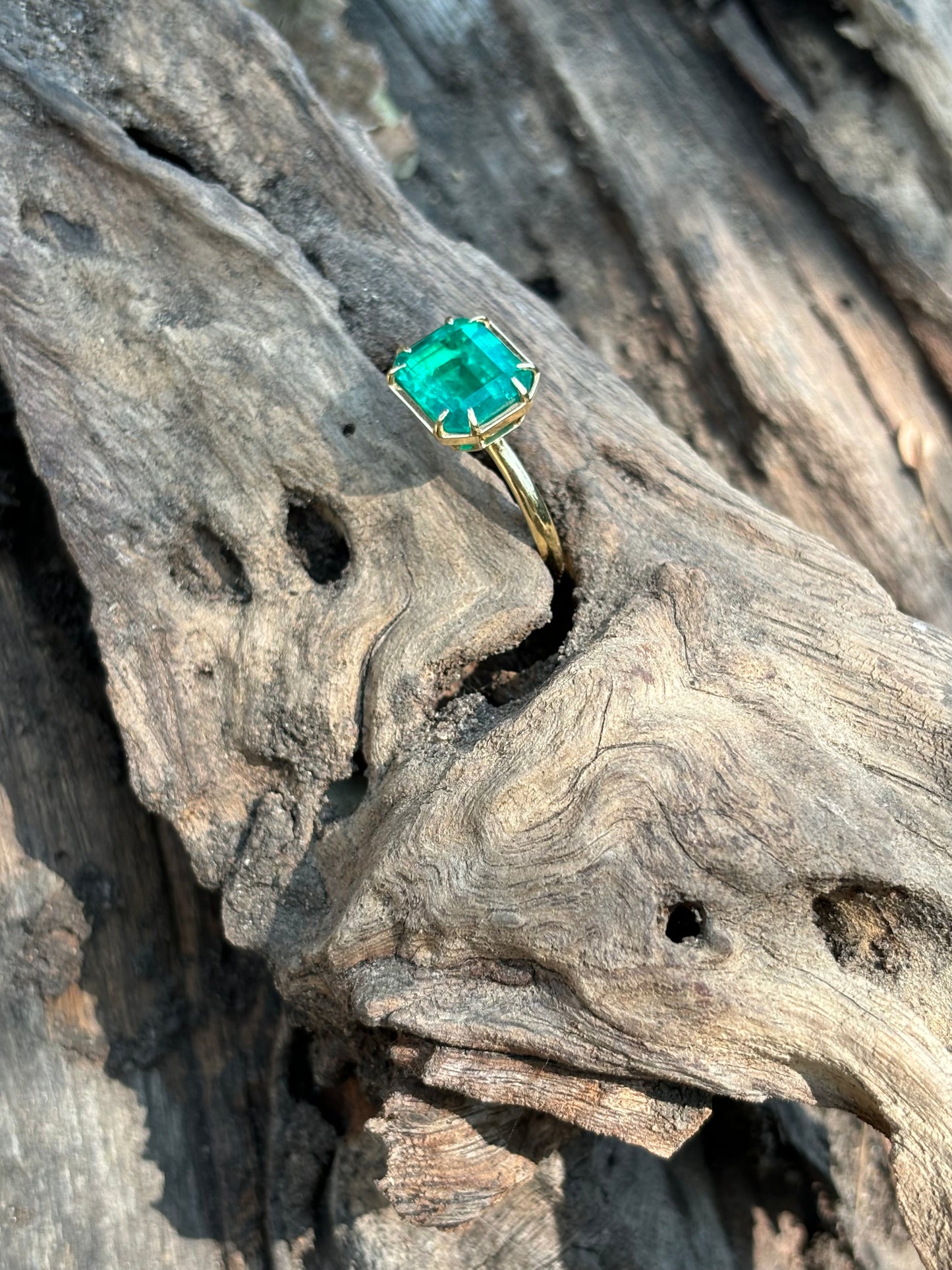 Solitaire Ring E/W Emerald