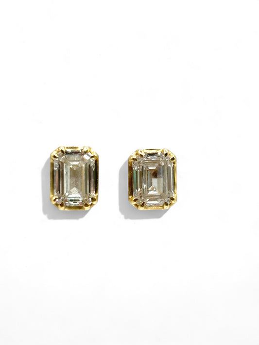 Stud Earring Tooth Prong Small